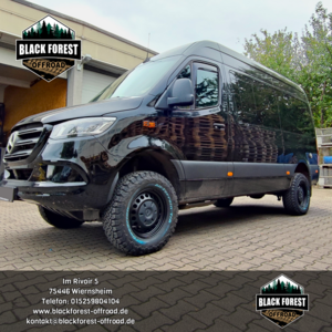 MB Sprinter W907 4x4 mit 26570R17 BF Goodrich auf schwarze Stahlfelge inkl. Montage, Tachoanpassung, radhausanpassung und TÜV-Einzelabnahme bei Black Forest Offroad GmbH