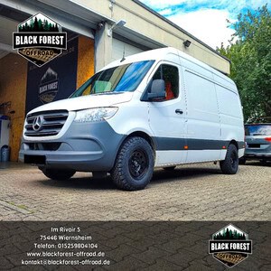 Mercedes Benz Sprinter W907 Heck 4x4 25570R16 BF Goodrich auf Alcar Dotz Stahlfelge schwarz inkl.Montage, Tachoanpassung und TÜV-Einzelabnahme bei Black Forest Offroad GmbH